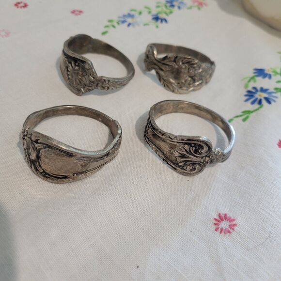 ANTIQUE Set of 4 Silver Plate Filigree Napkin Rings No Monogram Victorian Romanc - Picture 1 of 9